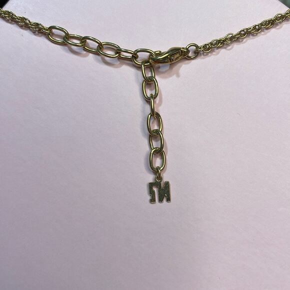 Nina Ricci Necklace 1/2 in Pendant on a 14 in Chain Gold tone Chain - Picture 3 of 4